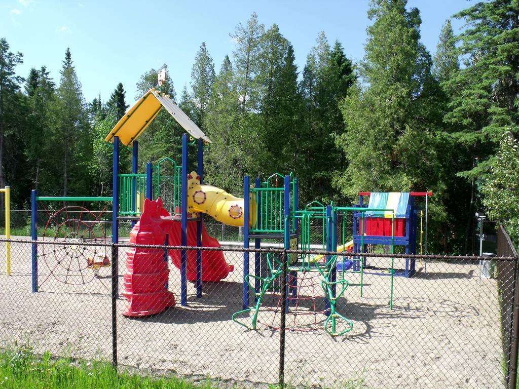 Camping Le 4 Chemins LʼAnse-Saint-Jean Quarto foto
