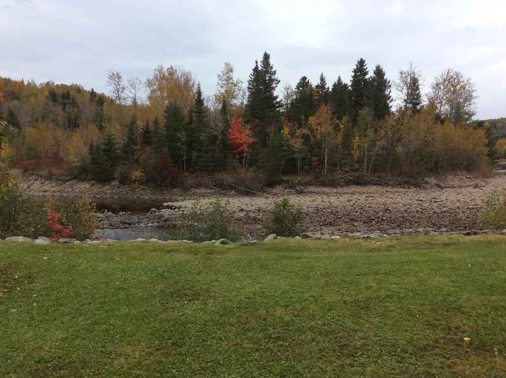 Camping Le 4 Chemins LʼAnse-Saint-Jean Quarto foto