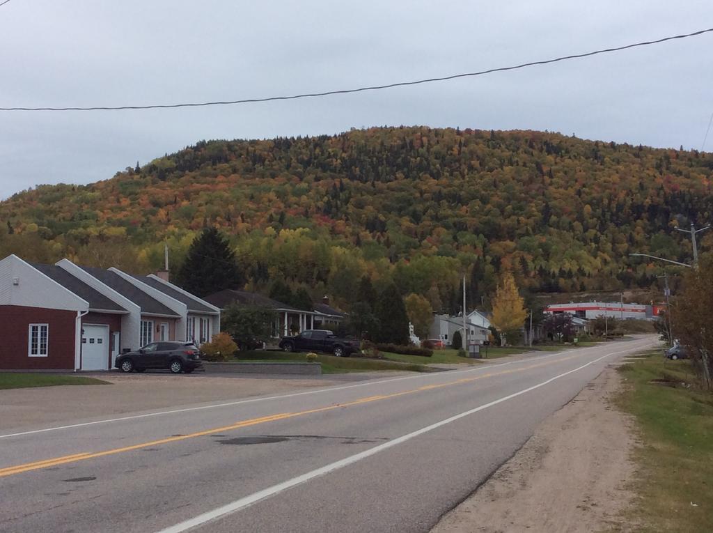 Camping Le 4 Chemins LʼAnse-Saint-Jean Quarto foto