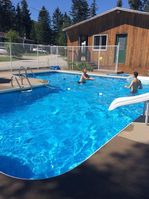 Camping Le 4 Chemins LʼAnse-Saint-Jean Quarto foto