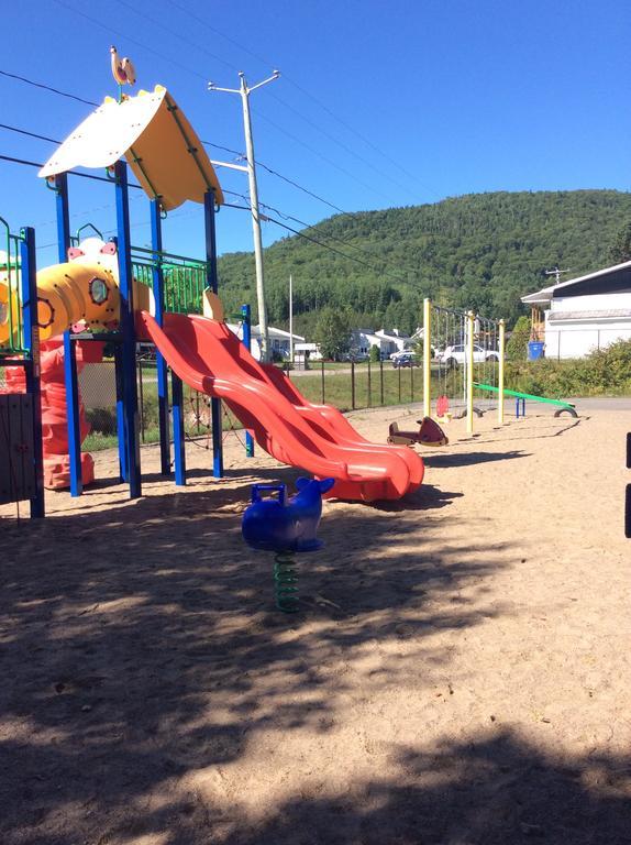 Camping Le 4 Chemins LʼAnse-Saint-Jean Quarto foto
