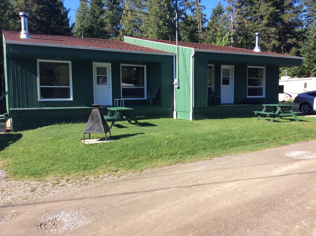 Camping Le 4 Chemins LʼAnse-Saint-Jean Quarto foto
