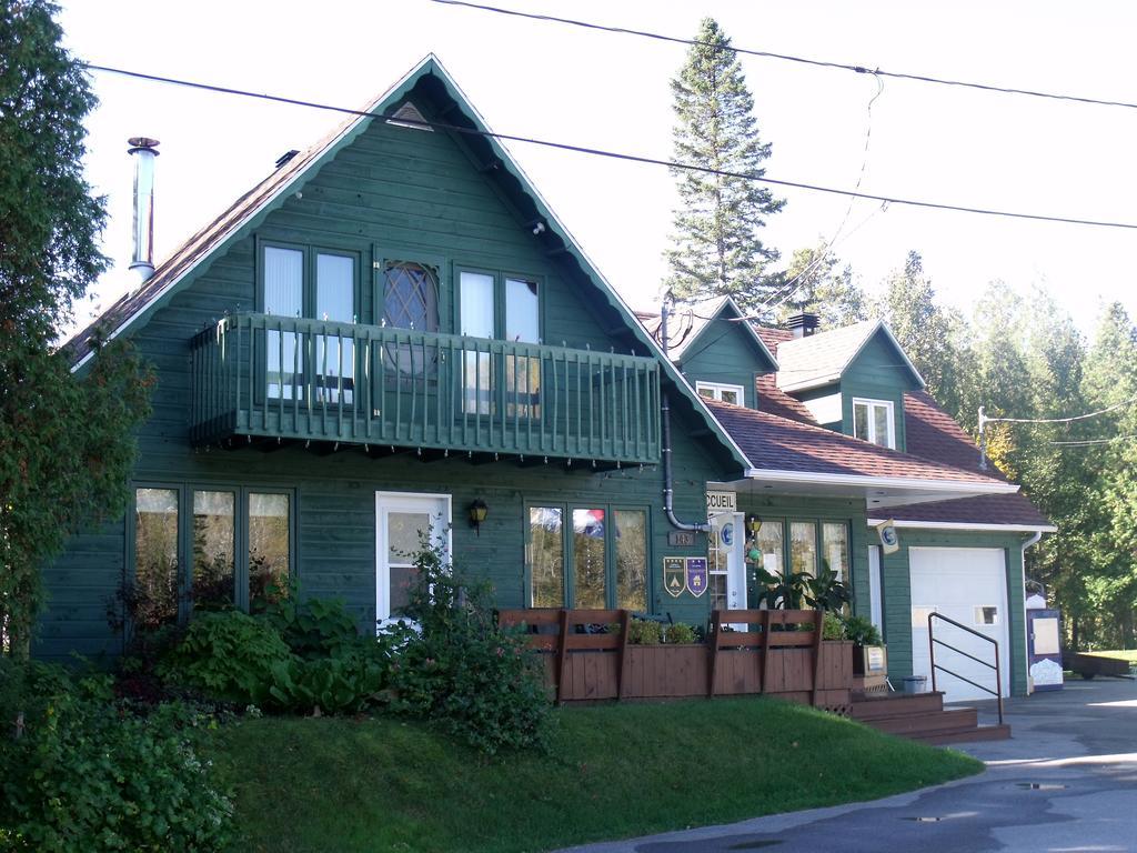 Camping Le 4 Chemins LʼAnse-Saint-Jean Quarto foto