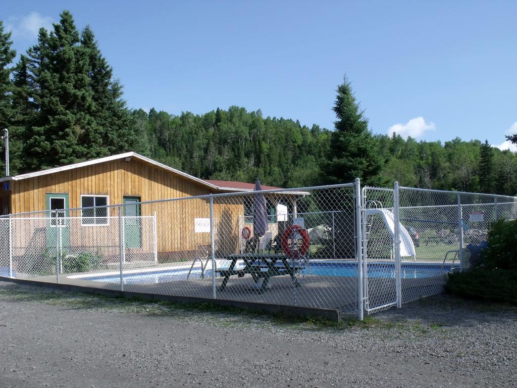 Camping Le 4 Chemins LʼAnse-Saint-Jean Quarto foto